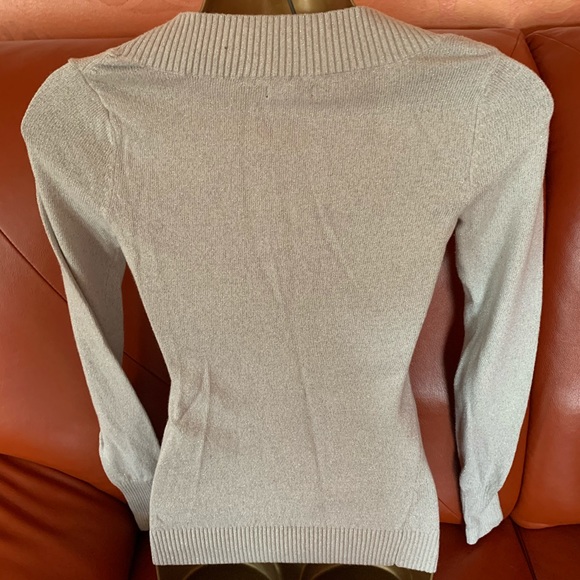 Beautiful sweater - Picture 5 of 6